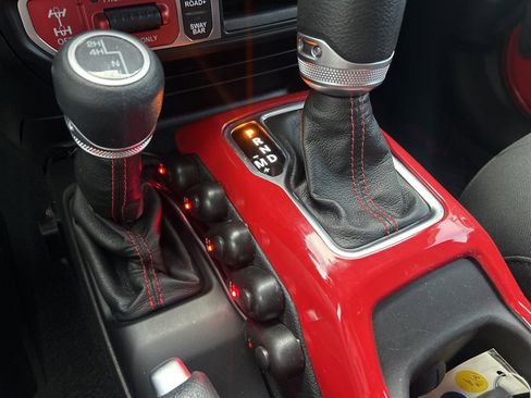 Used 2020 Jeep Gladiator Rubicon w/ Cold Weather Group image 22