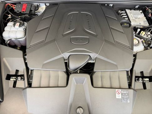 Certified 2025 Porsche Cayenne E-Hybrid Coupe AWD/4WD image 27