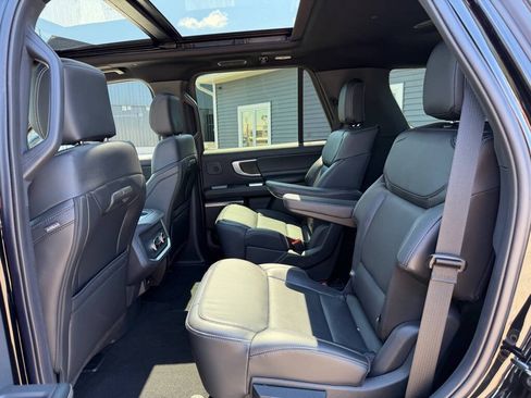Used 2025 Ford Expedition Platinum w/ Stealth Performance Package AWD/4WD image 33