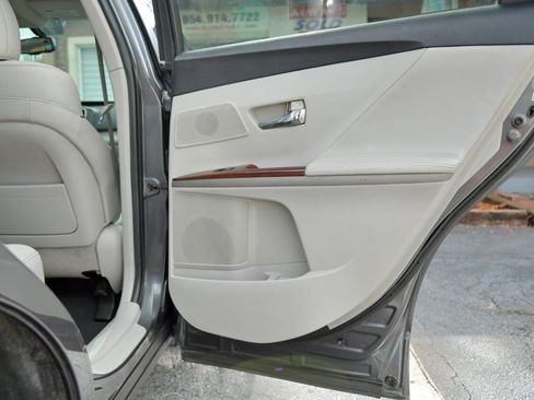 Used 2012 Toyota Venza Limited image 40