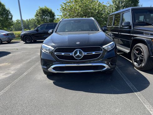 Used 2024 Mercedes-Benz GLC 300 4MATIC image 3