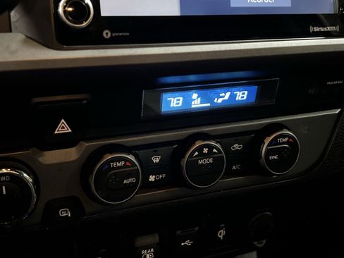 Used 2022 Toyota Tacoma TRD Sport image 21