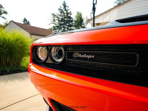 Used 2017 Dodge Challenger R/T w/ Quick Order Package 22P T/A RWD image 40