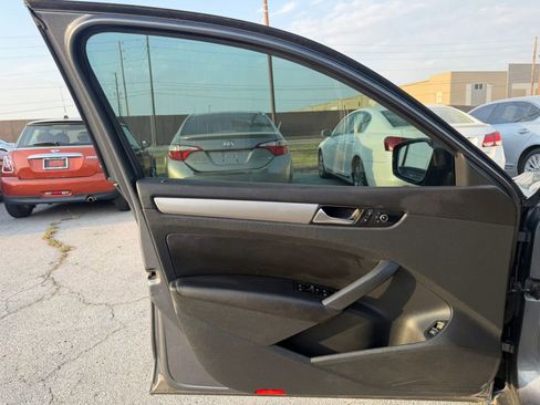 Used 2013 Volkswagen Passat 2.5 S image 9