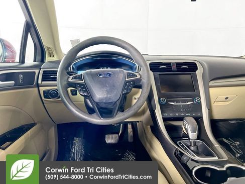 Used 2014 Ford Fusion SE FWD image 23