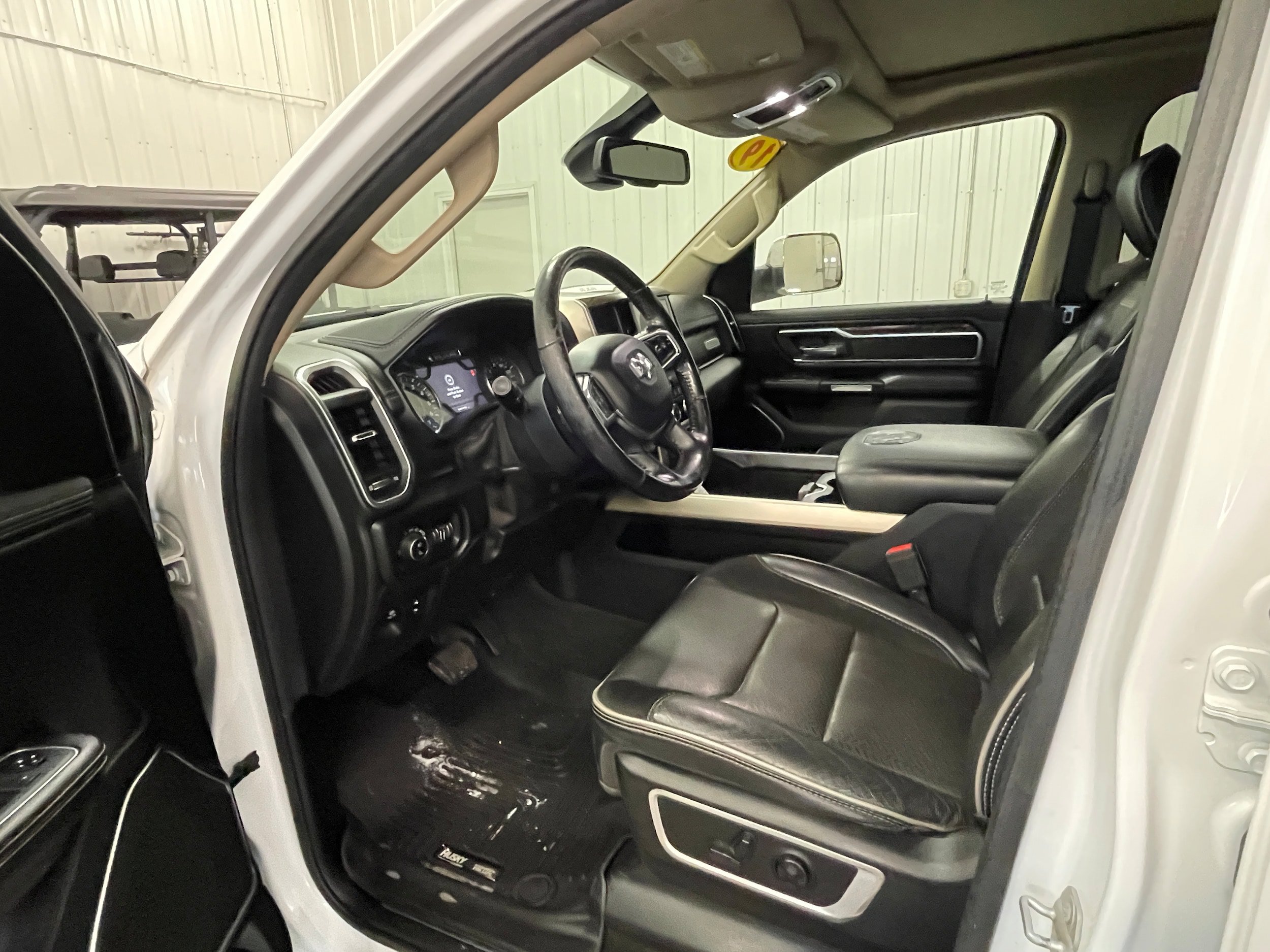 Used 2019 RAM 1500 Laramie AWD/4WD image 12