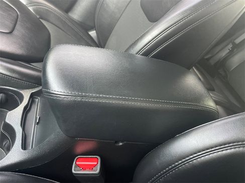 Used 2021 Jeep Cherokee Latitude Plus image 16