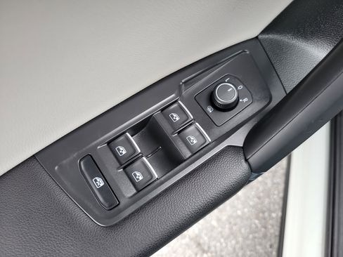 Used 2020 Volkswagen Tiguan SE R-Line image 17