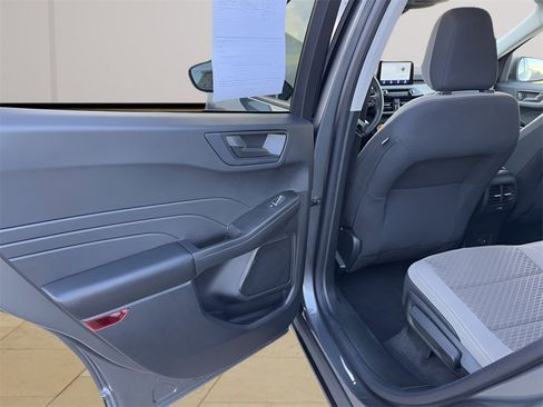 Used 2022 Ford Escape SE w/ Cold Weather Package image 30