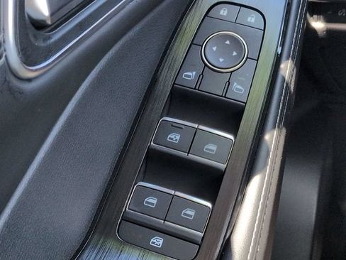Used 2025 Nissan Rogue Platinum FWD image 25