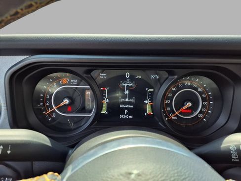 Used 2025 Jeep Wrangler Unlimited Sahara AWD/4WD image 16