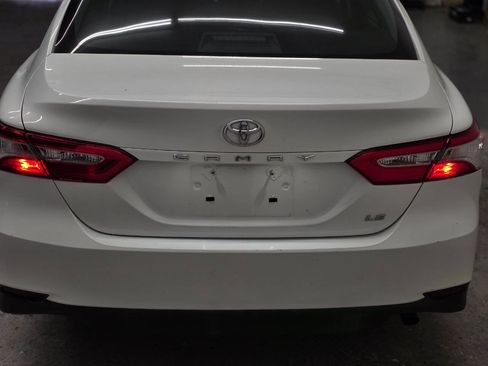 Used 2018 Toyota Camry LE w/ Convenience Package image 9