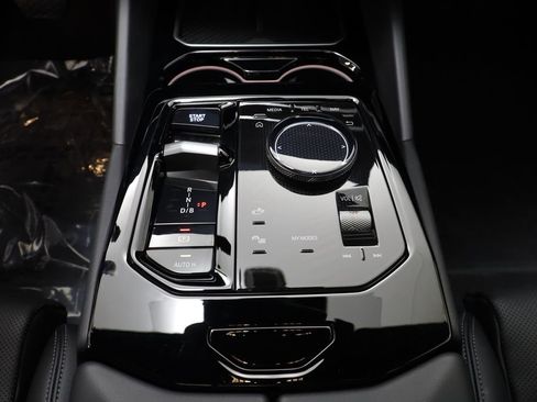 Certified 2025 BMW i5 xDrive40 w/ Premium Package AWD/4WD image 13