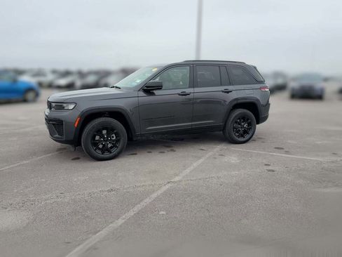 New 2026 Jeep Grand Cherokee Altitude image 5