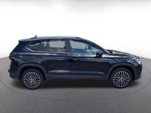 Used 2026 Volkswagen Taos SE FWD image 15