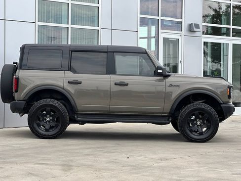Used 2025 Ford Bronco Outer Banks AWD/4WD image 3