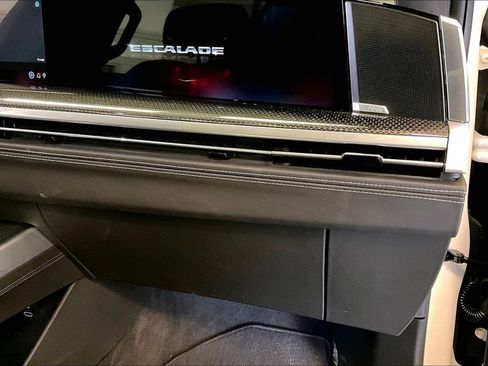 Used 2025 Cadillac Escalade V image 27
