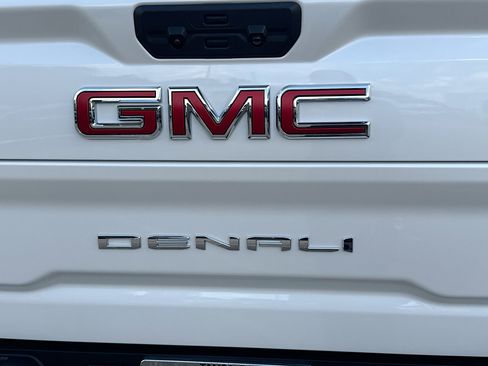 Used 2025 GMC Sierra 2500 Denali w/ Denali Reserve Package AWD/4WD image 11