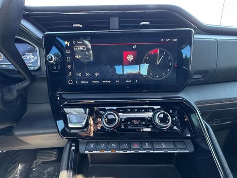 Used 2024 GMC Sierra 2500 AT4 w/ AT4 Premium Plus Package AWD/4WD image 29
