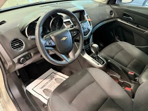 Used 2016 Chevrolet Cruze LT w/ Technology Package image 12