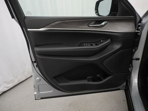 New 2026 Jeep Grand Cherokee Altitude AWD/4WD image 28
