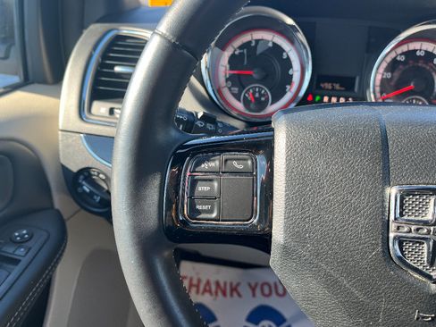 Used 2018 Dodge Grand Caravan SXT image 39