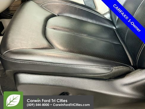 Used 2024 Chrysler Pacifica Touring-L image 23