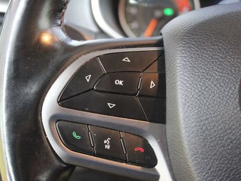 Used 2019 Jeep Cherokee Overland w/ Technology Group AWD/4WD image 14