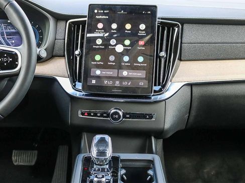 New 2025 Volvo XC90 B6 Core w/ Protection Package Premier image 15