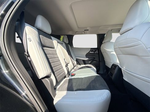 New 2025 Mitsubishi Outlander SE image 30