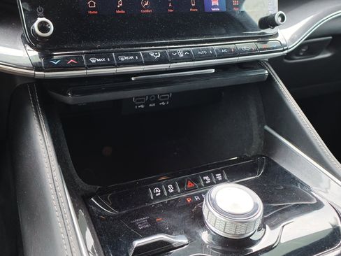 Used 2023 Jeep Wagoneer 4WD image 25