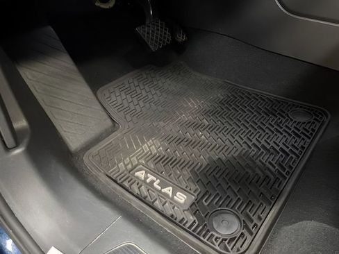 Used 2020 Volkswagen Atlas Cross Sport SEL image 31