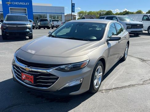 Used 2024 Chevrolet Malibu LS FWD image 2