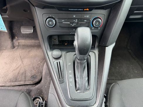Used 2018 Ford Focus SE FWD image 28