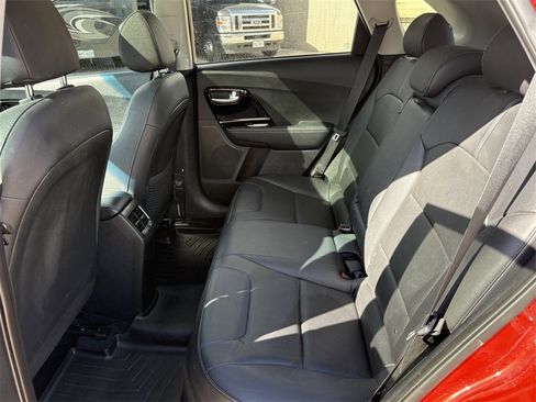 Used 2022 Kia Niro Touring Special Edition image 24