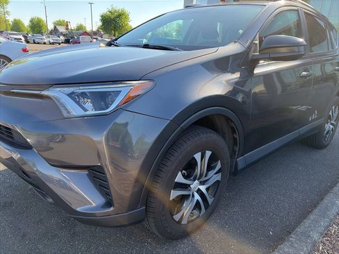 Used 2016 Toyota RAV4 LE AWD/4WD image 2
