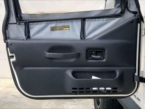 Used 2004 Jeep Wrangler image 21