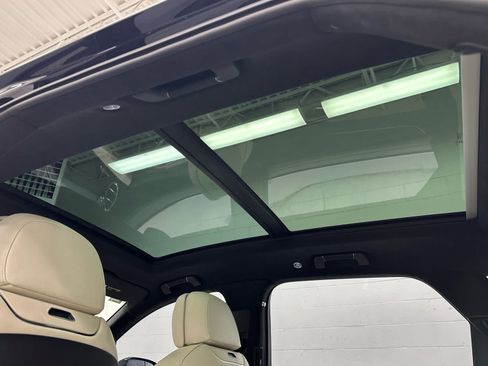 Used 2023 Bentley Bentayga AWD/4WD image 42
