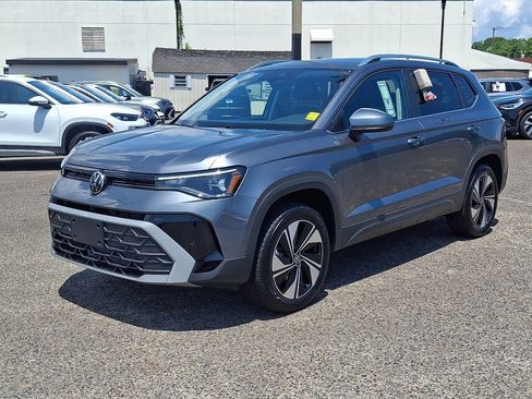 New 2025 Volkswagen Taos SE AWD/4WD image 1