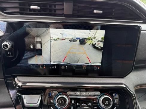 Used 2024 GMC Sierra 2500 AT4 w/ Technology Package AWD/4WD image 33