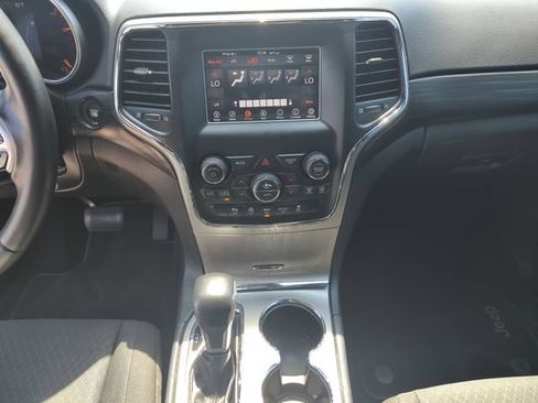 Used 2020 Jeep Grand Cherokee Laredo RWD image 23