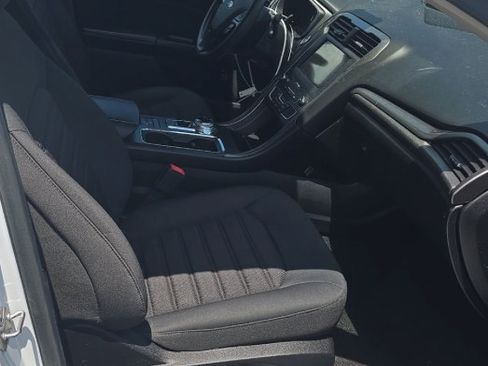 Used 2019 Ford Fusion SE FWD image 8