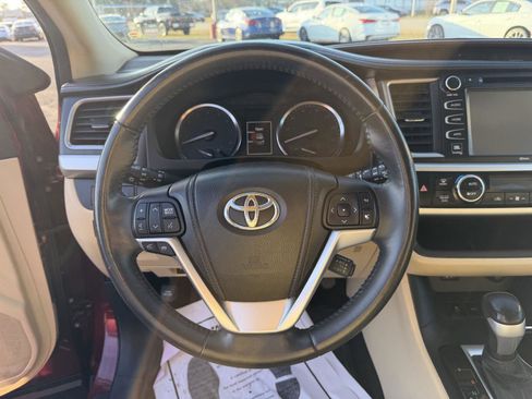 Used 2015 Toyota Highlander Limited image 16