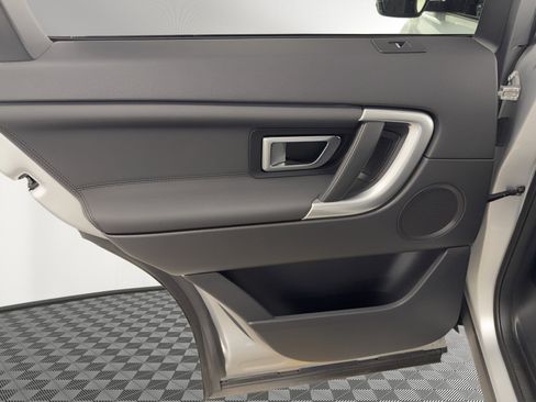 Used 2019 Land Rover Discovery Sport HSE image 17