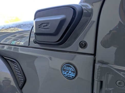 Used 2022 Jeep Wrangler Unlimited Sahara AWD/4WD image 7