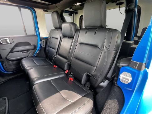 Used 2022 Jeep Wrangler Unlimited Sahara AWD/4WD image 19