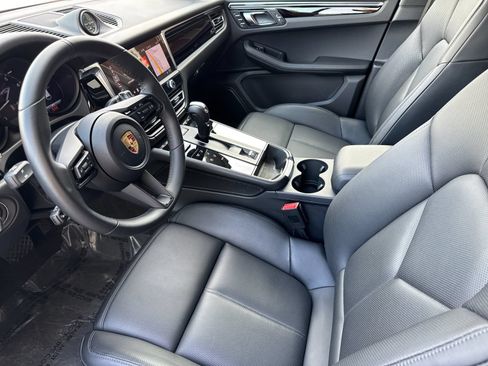 Certified 2026 Porsche Macan AWD/4WD image 4