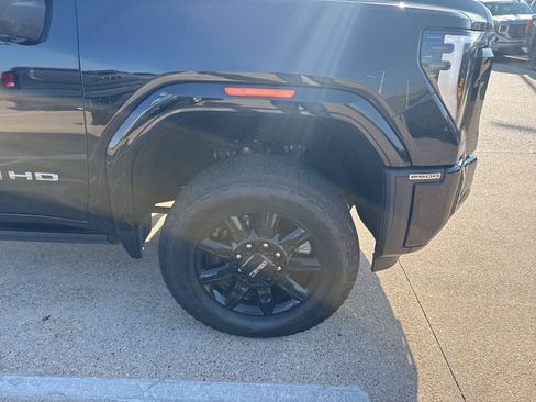 Used 2025 GMC Sierra 2500 AT4 w/ AT4 Premium Plus Package image 4