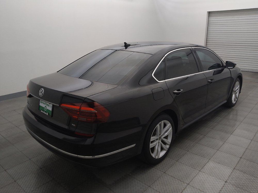Used 2018 Volkswagen Passat 2.0T SE FWD image 9
