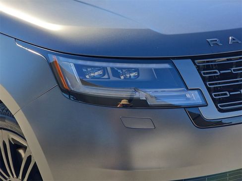 Certified 2025 Land Rover Range Rover SE image 33